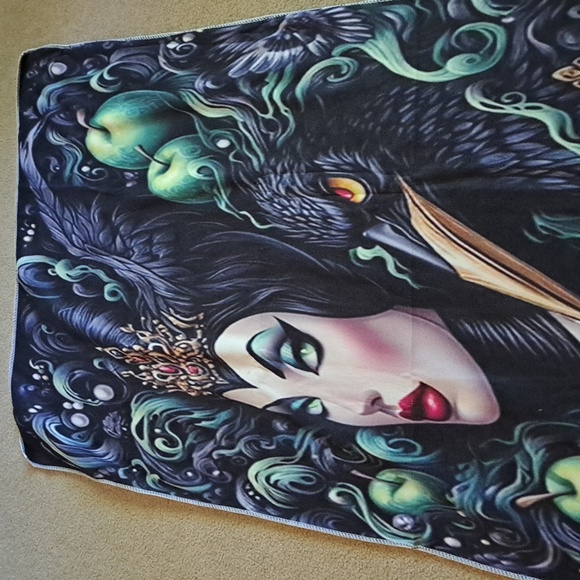 🗽Malificent towel 30 x 59 SALE/ BUNDLE ONLY 2or more items - Picture 2 of 4
